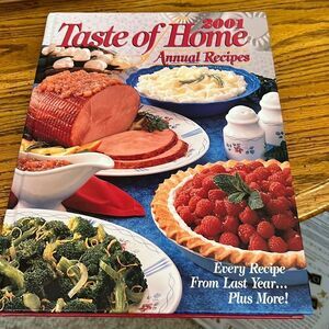 2001, Taste of Home Annual Recipes, 322 page cookbook